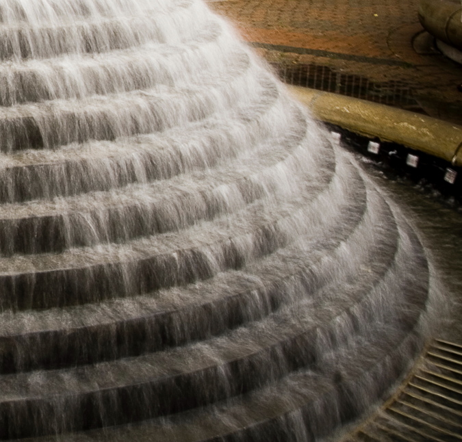 photo "Fountain or Waterfall" tags: macro and close-up, city, 