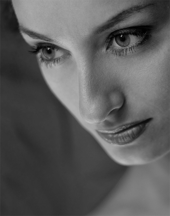 photo "Looking tell all." tags: portrait, woman