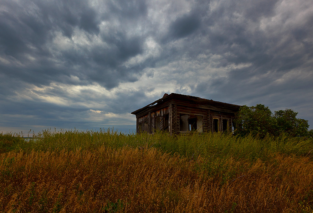 photo "Old house" tags: landscape, clouds, summer