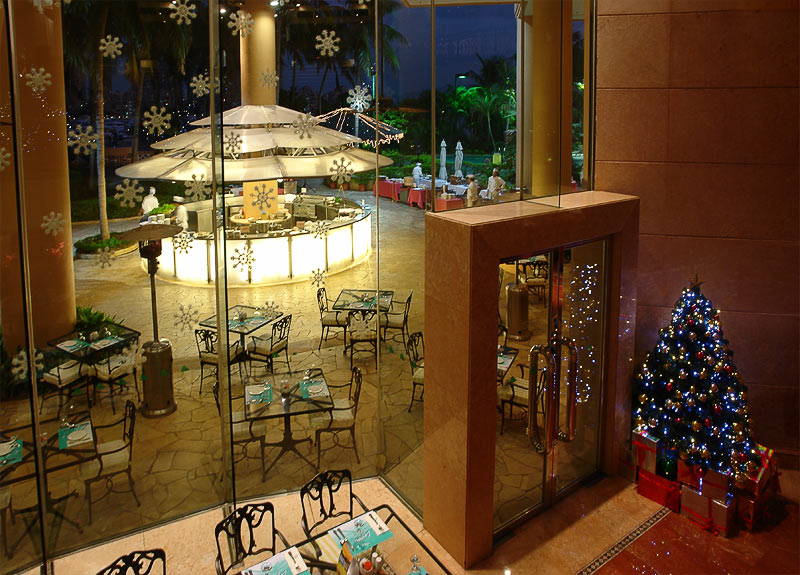 photo "Christmas in the tropics" tags: travel, city, Asia