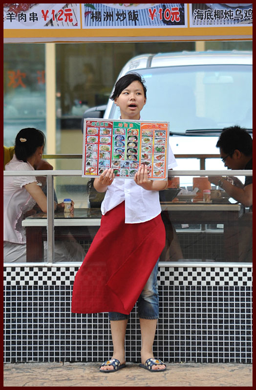 photo "Portrait-35-serve a meal !" tags: portrait, travel, Asia, woman