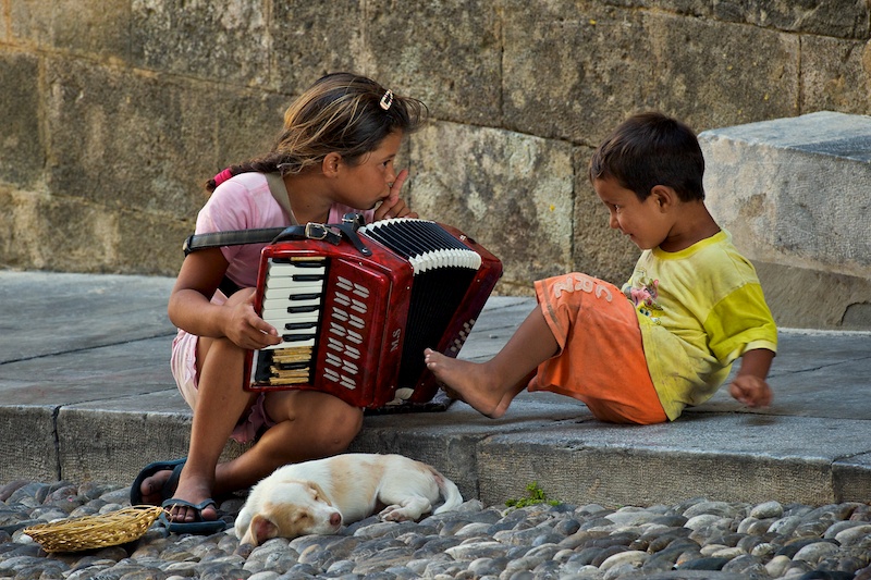 photo "Pssst" tags: portrait, children