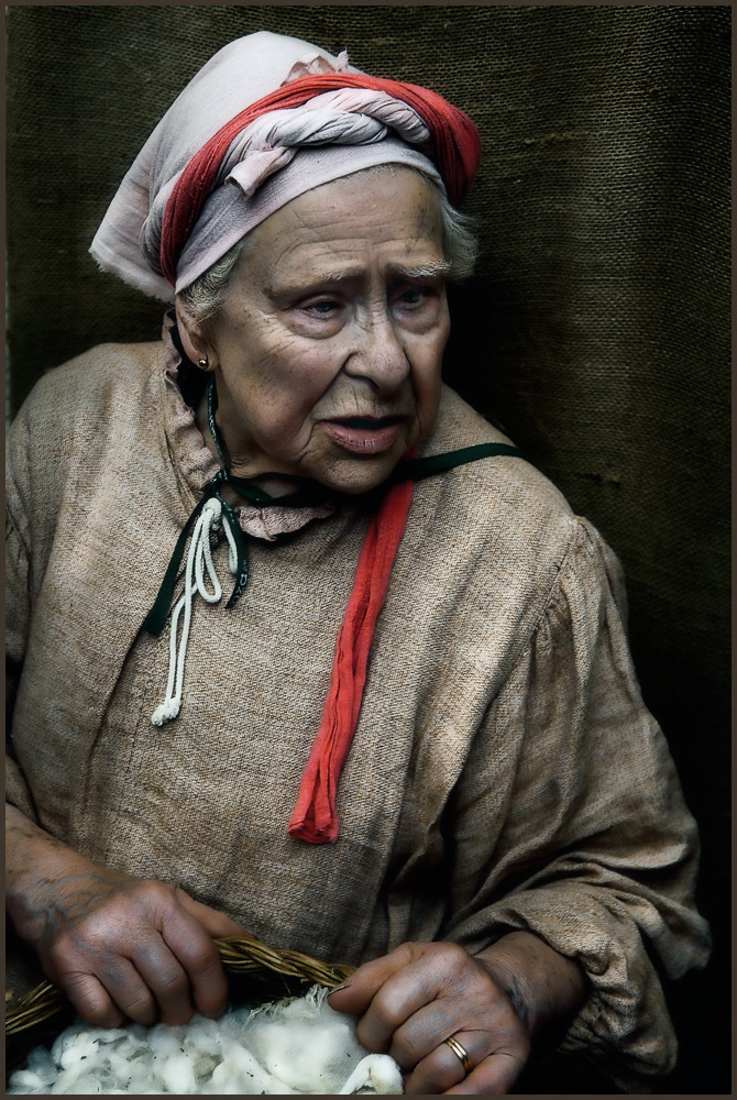 photo "Old woman with wool" tags: portrait, woman