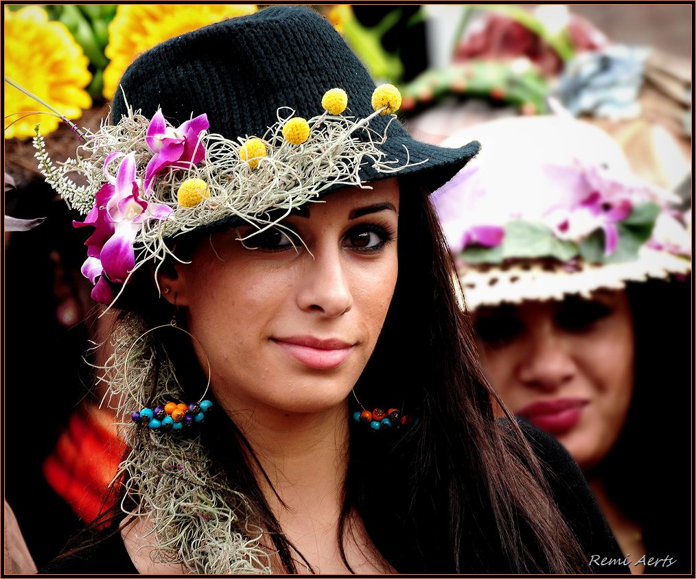 photo "nice hat" tags: portrait, reporting, woman