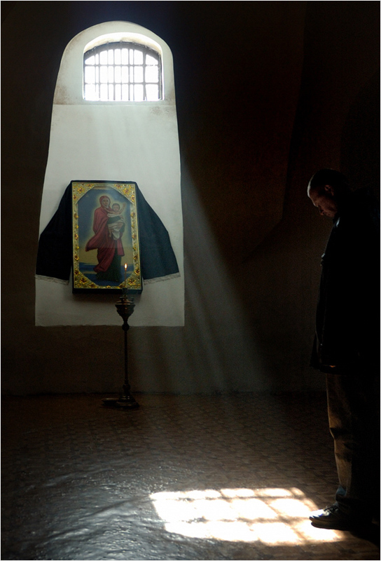 photo "Pray" tags: reporting, genre, 