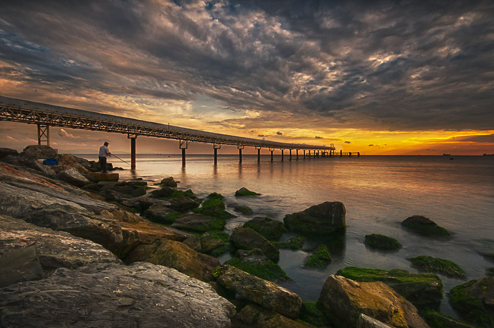 photo "evening fisherman" tags: landscape, sunset, water