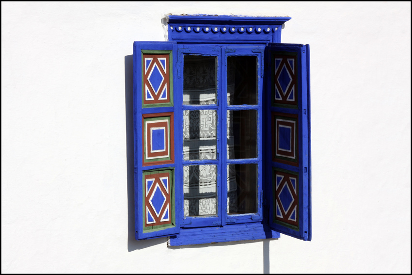 фото "Blue window / Синее окно" метки: архитектура, фрагмент, пейзаж, 