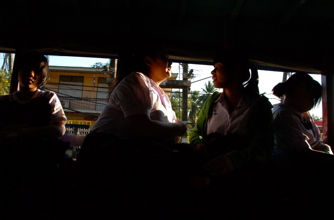 photo "School bus" tags: travel, portrait, woman