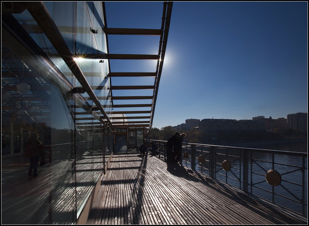 photo "on the bridge" tags: architecture, city, landscape, 