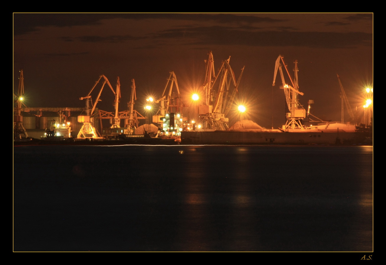 photo "***" tags: landscape, night