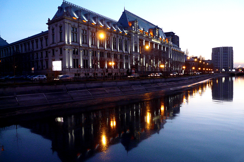 photo "Twilight Dambovita / Сумерки Дымбовица" tags: architecture, city, landscape, Bucharest, building, river