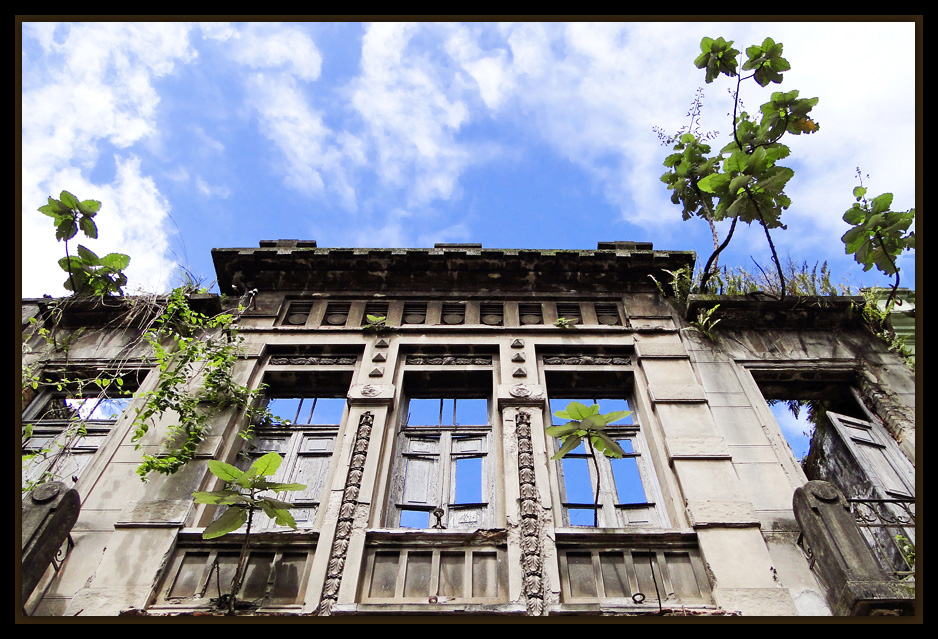 photo "Openings for the sky..." tags: architecture, landscape, 