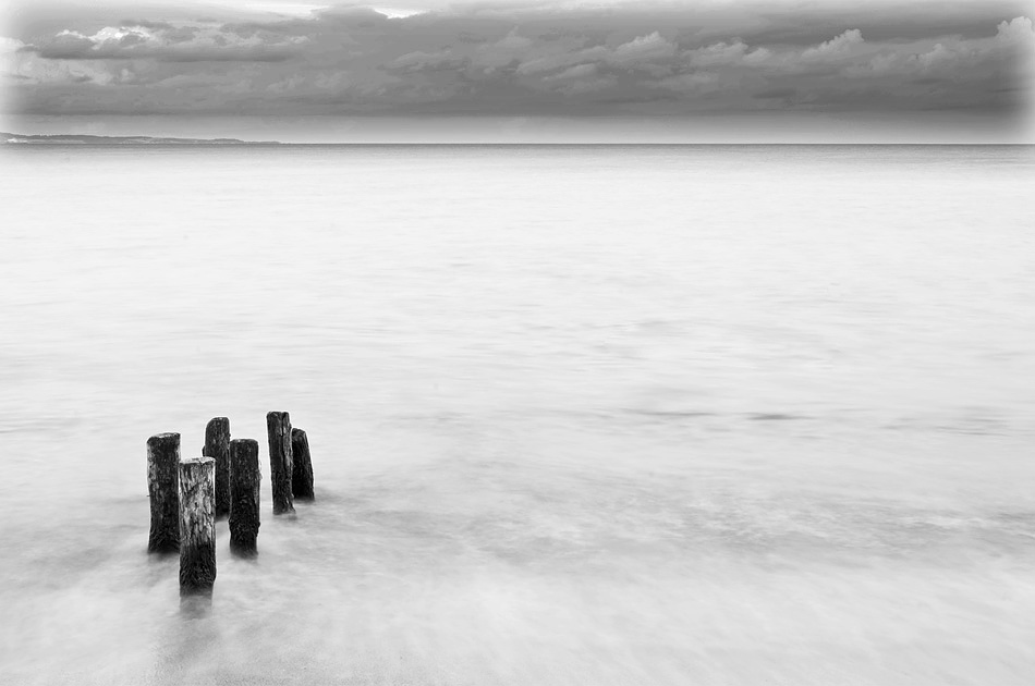 photo "Moesgaard Beach" tags: landscape, black&white, water