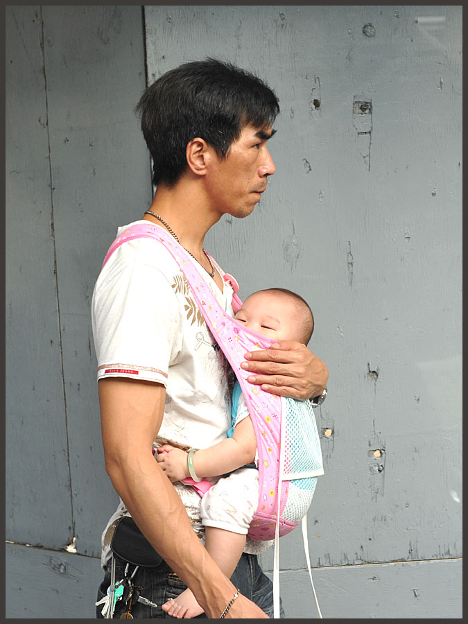 photo "Portrait-37-A man and his baby" tags: portrait, reporting, man