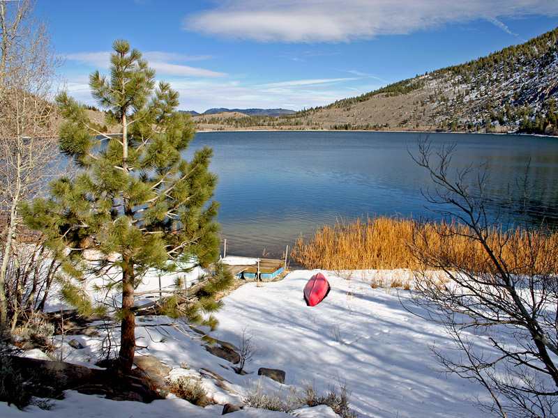 photo "Little Red Boat" tags: landscape, winter