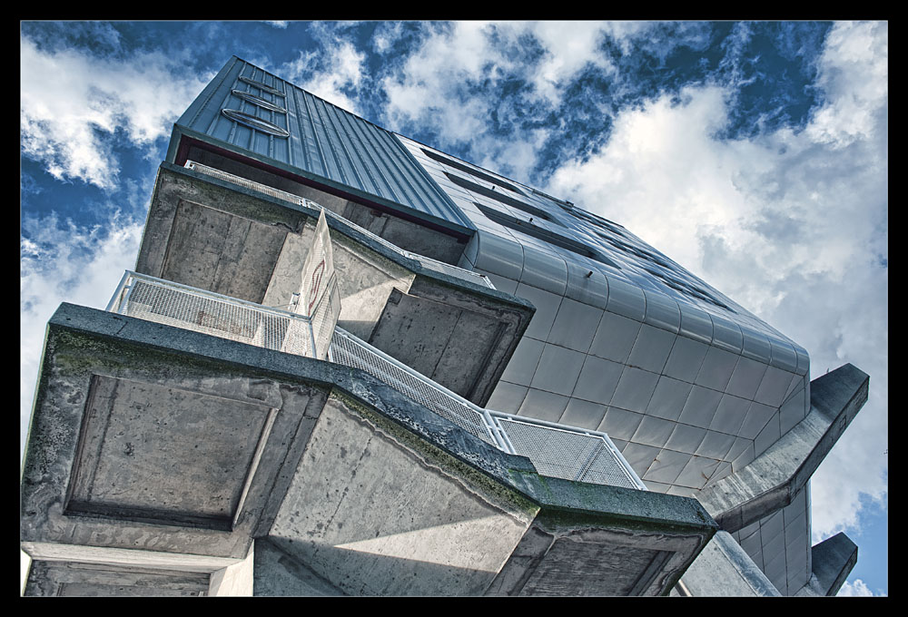 photo "Top heavy" tags: architecture, landscape, 