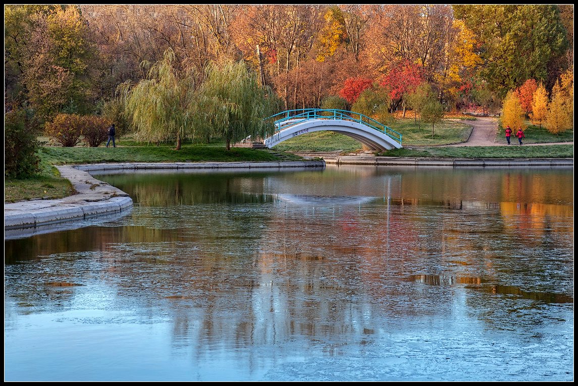photo "Autumn in the city" tags: landscape, autumn, water