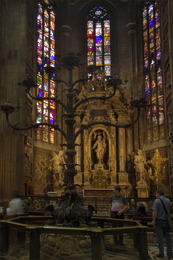 photo "In the Milan cathedral" tags: interior, genre, 