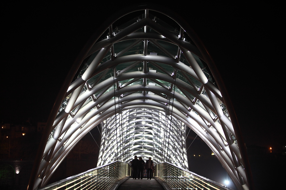 фото "Tbilisi Pedestrian Bridge" метки: архитектура, город, пейзаж, 