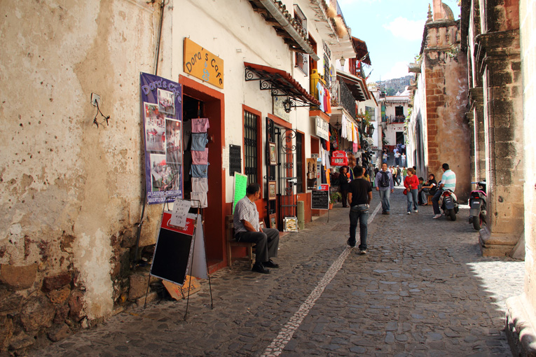 photo "Pasaje de Taxco" tags: architecture, travel, landscape, North America