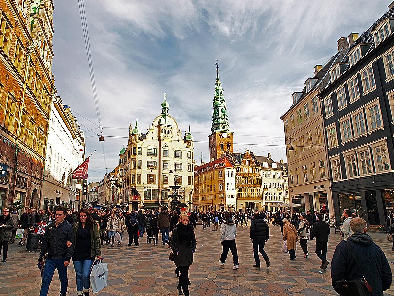 photo "Amager Square Copenhagen" tags: city, reporting, 