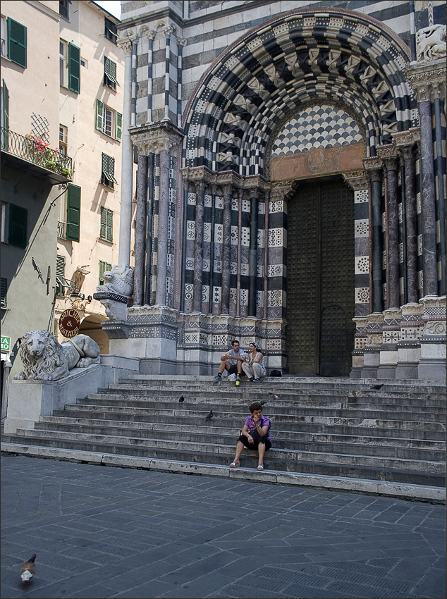 фото "На ступенях собора в Генуе" метки: архитектура, жанр, пейзаж, 