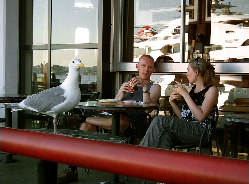 photo "Three at the port eating joint" tags: genre, 