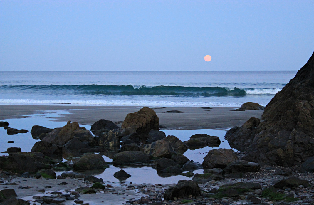 photo "The moon and the sea." tags: landscape, night, water