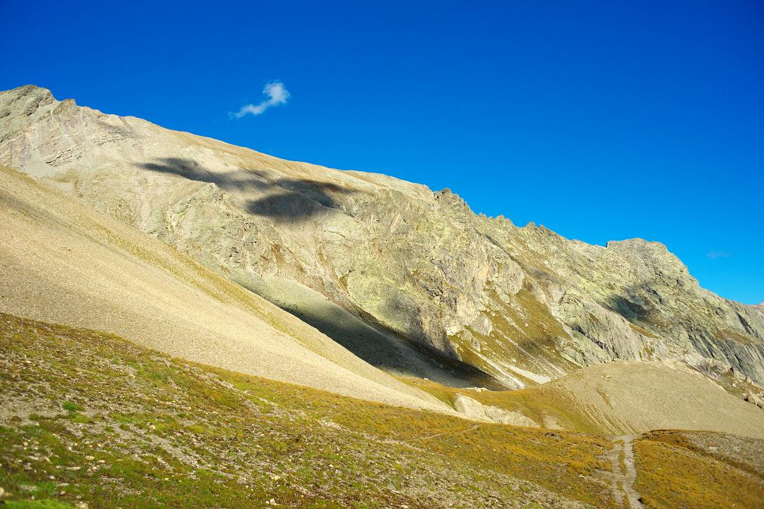 photo "running shadows on the rocks" tags: landscape, mountains