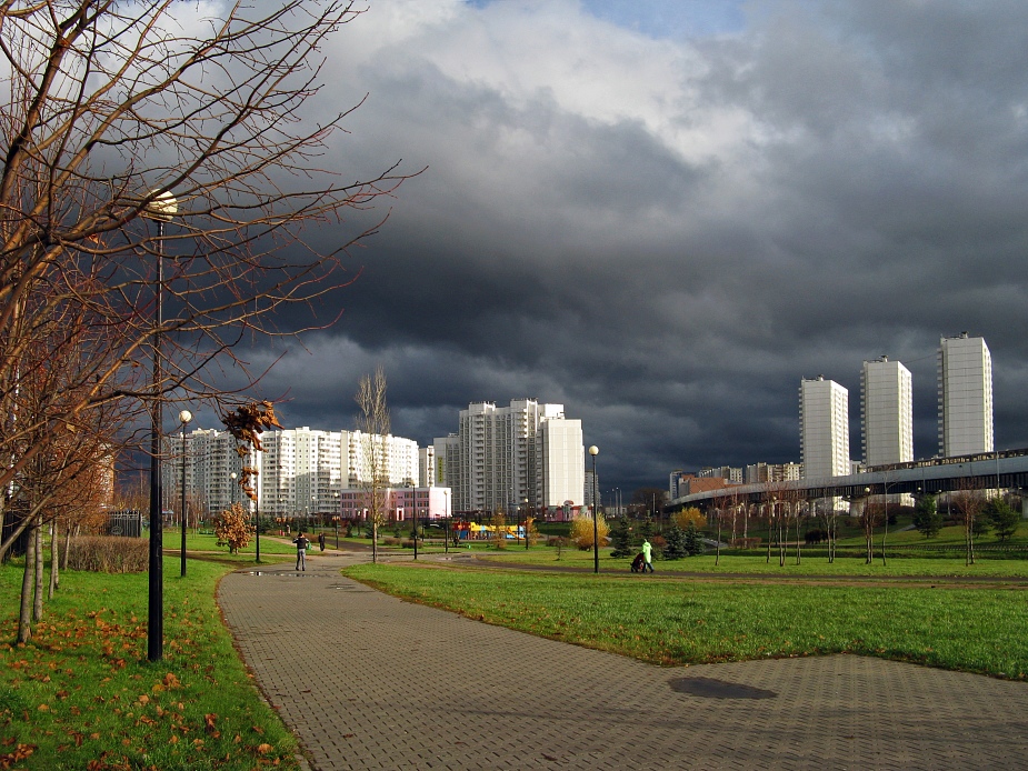 photo "The sun for minute, November" tags: landscape, city, autumn