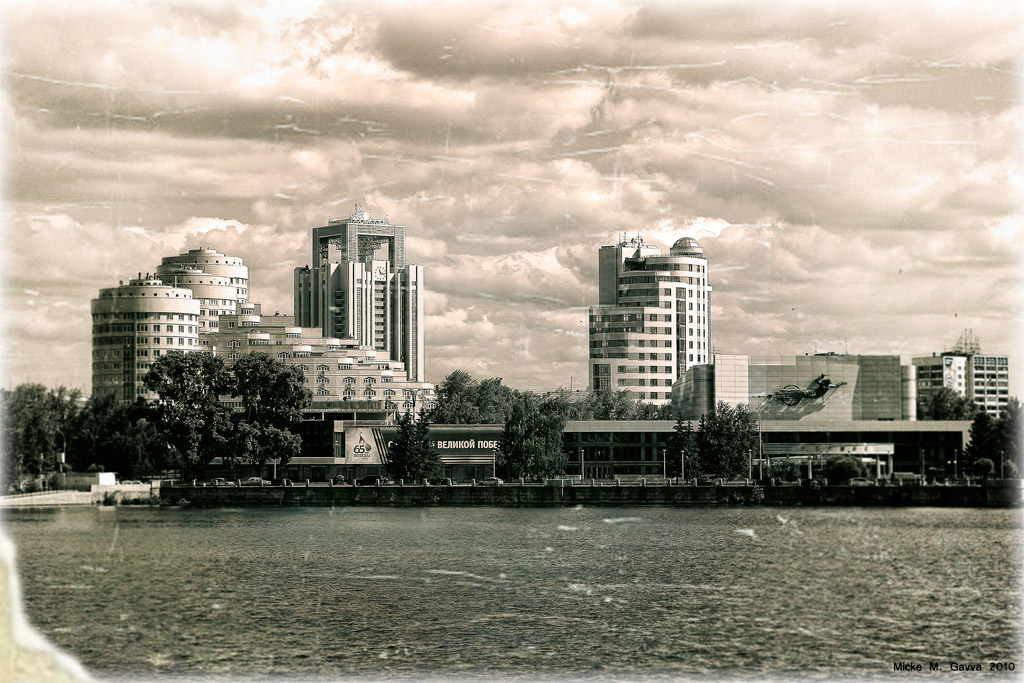 photo "Old photo MCC "Space" in Ekaterinburg" tags: architecture, black&white, landscape, 