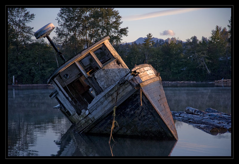 photo "Sinking at sunrise" tags: landscape, water