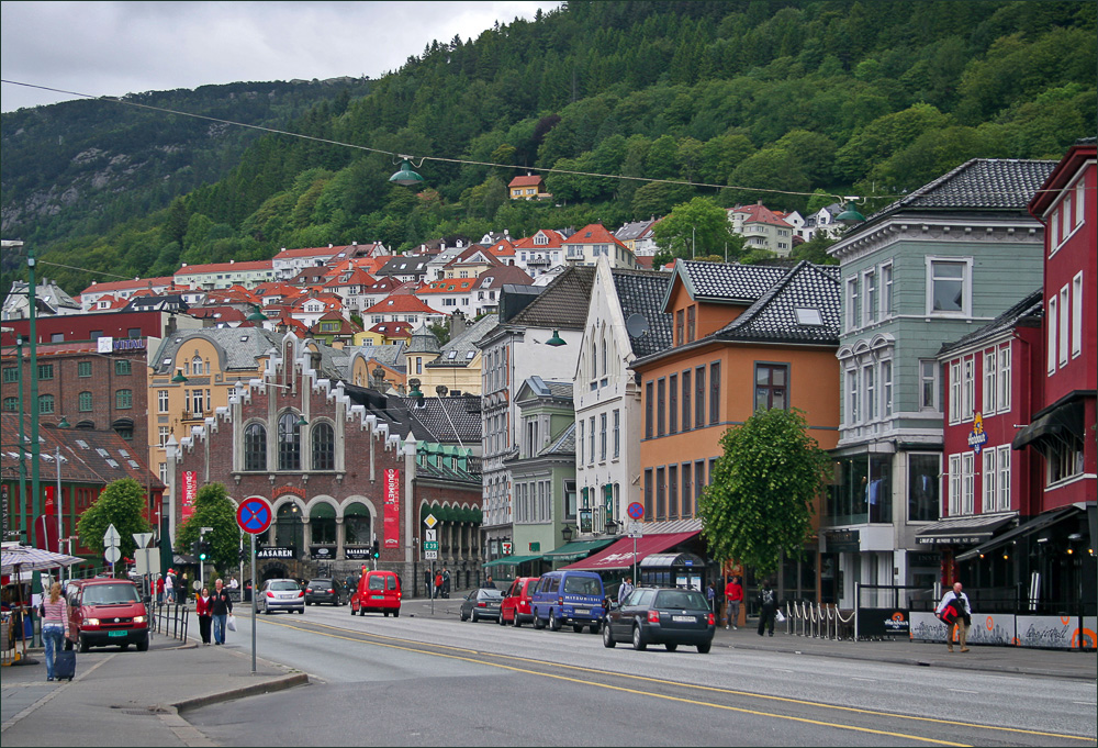 photo "tight construction" tags: architecture, travel, landscape, Europe