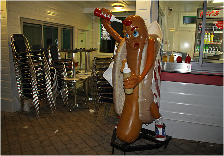 photo "American Hot Dog." tags: portrait, humor, 