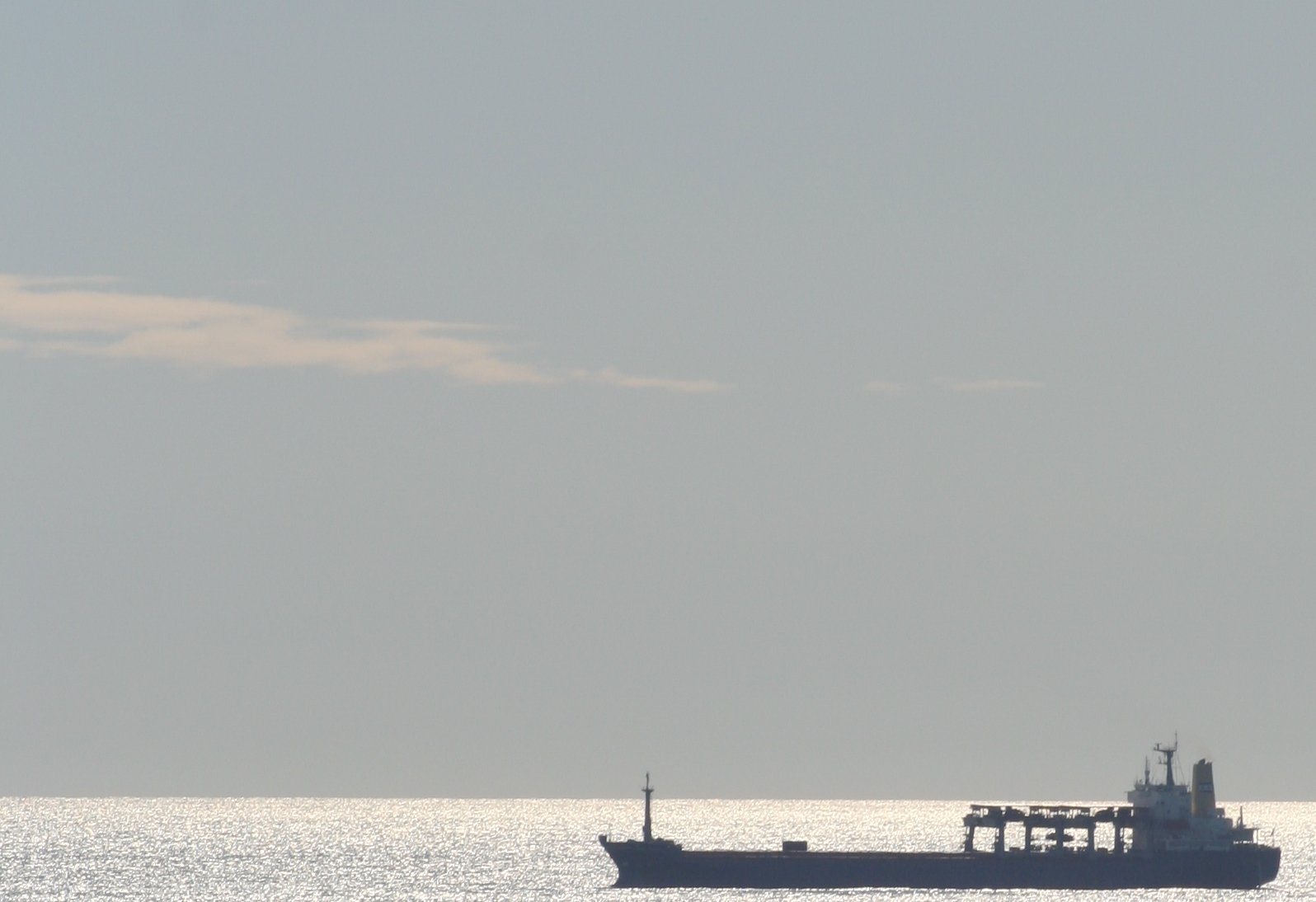 photo "a boat in the light" tags: landscape, water