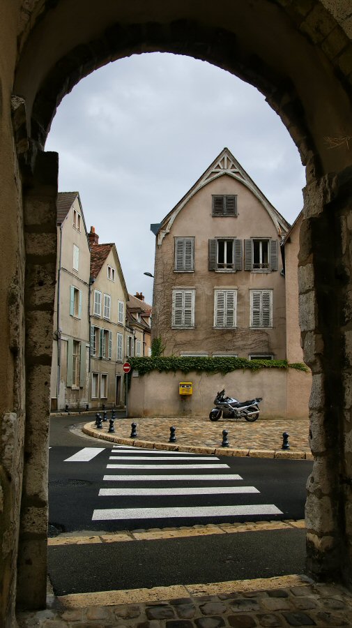 photo "To the yellow box" tags: travel, architecture, landscape, Europe