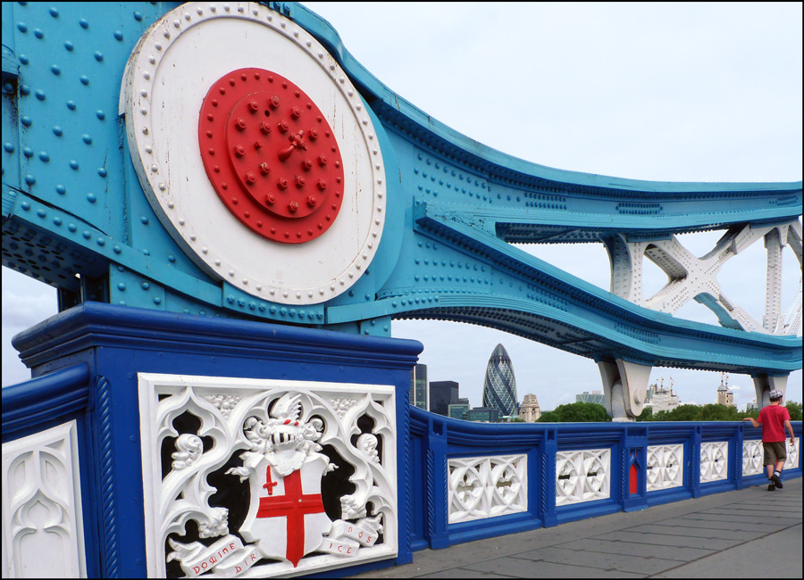 фото "Вид на лондонский "Огурец" и Тауэр" метки: архитектура, путешествия, пейзаж, Европа