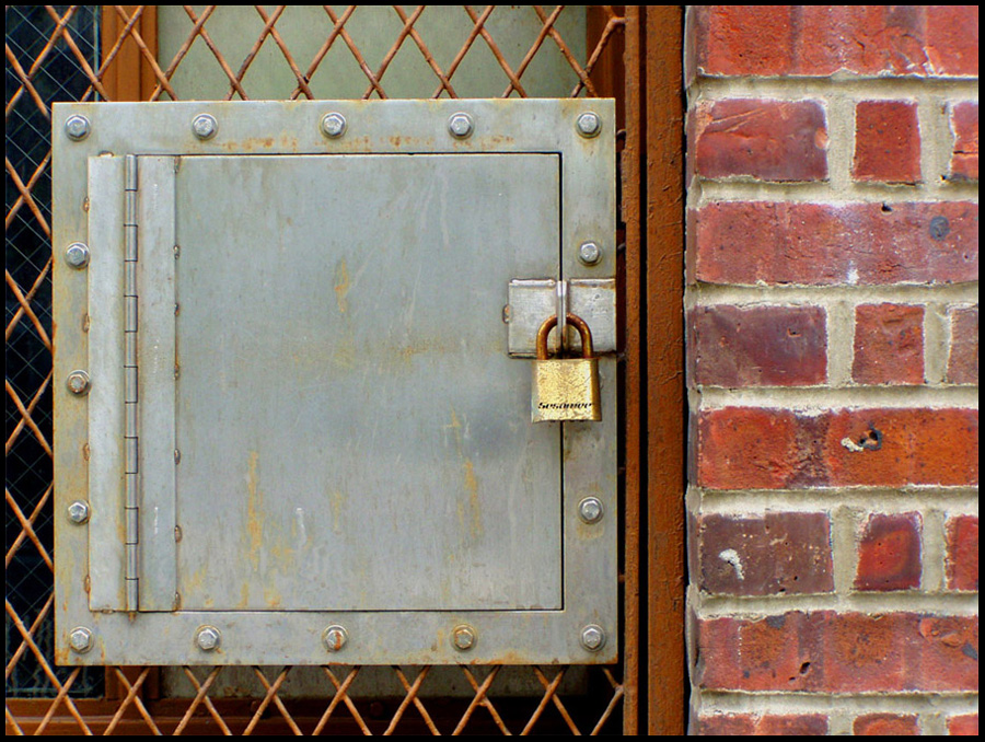 photo "Under Lock and Key" tags: fragment, 