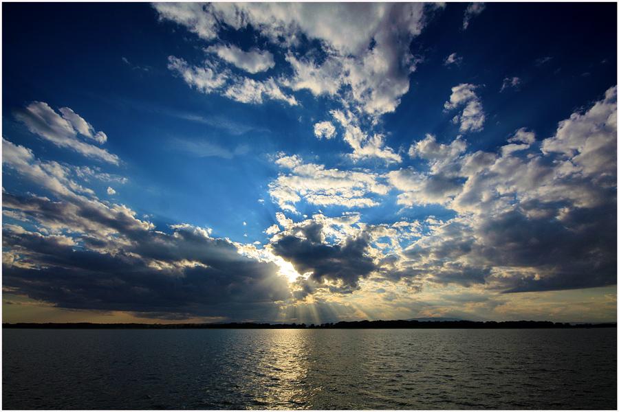 photo "Sunset show /" tags: landscape, clouds, lake, sky, sun, sunset