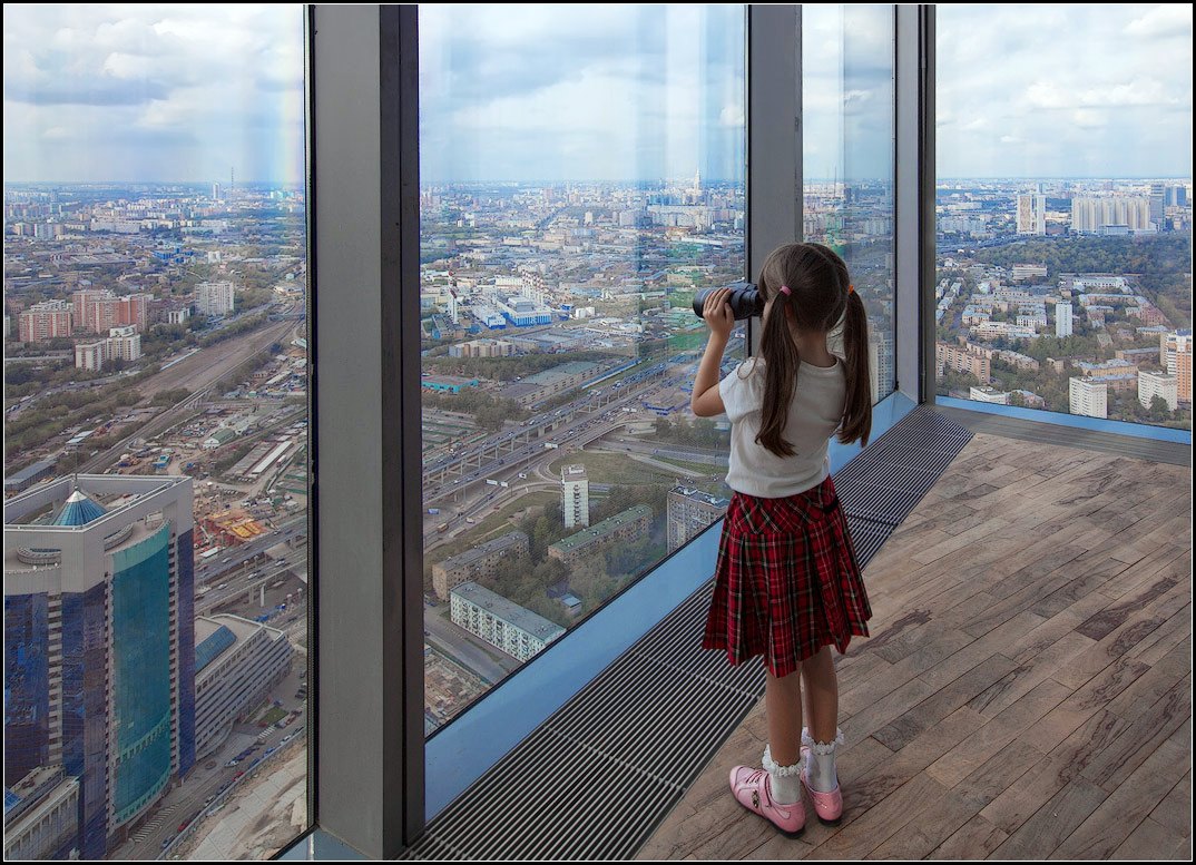 photo "Girl and the City" tags: city, genre, 