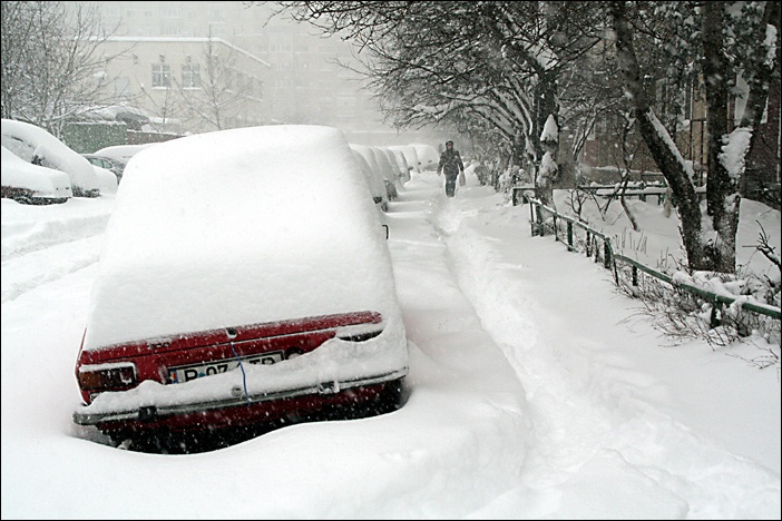 photo "Snowy city / Снежный город." tags: landscape, city, black&white, Bucharest, snow, winter