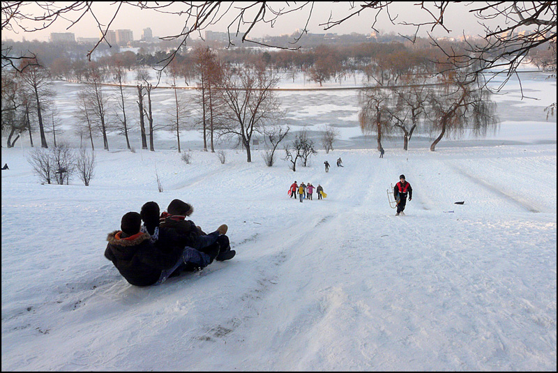 photo "The joy of children / Радость детей" tags: reporting, landscape, Bucharest, lake, parks, people, snow, winter