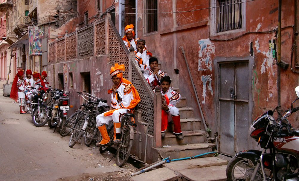 photo "Tired musicians" tags: travel, genre, Asia