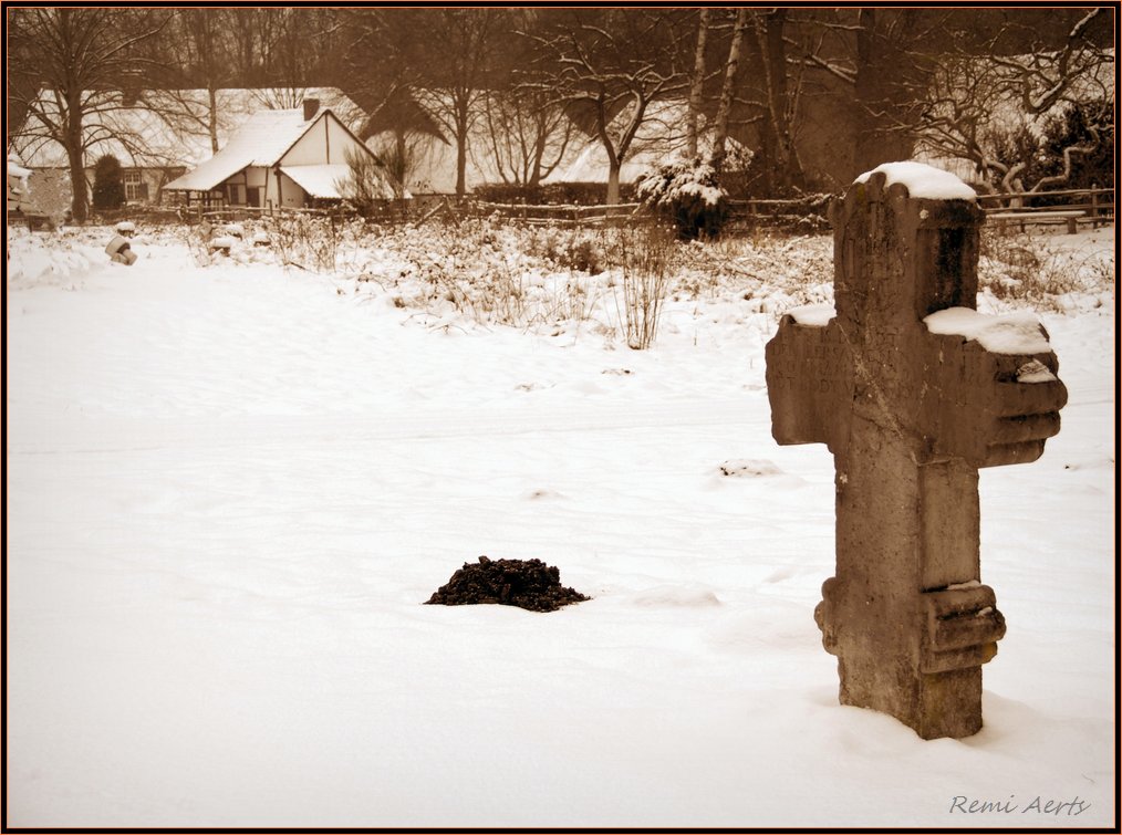 photo "at village Cross" tags: architecture, landscape, winter