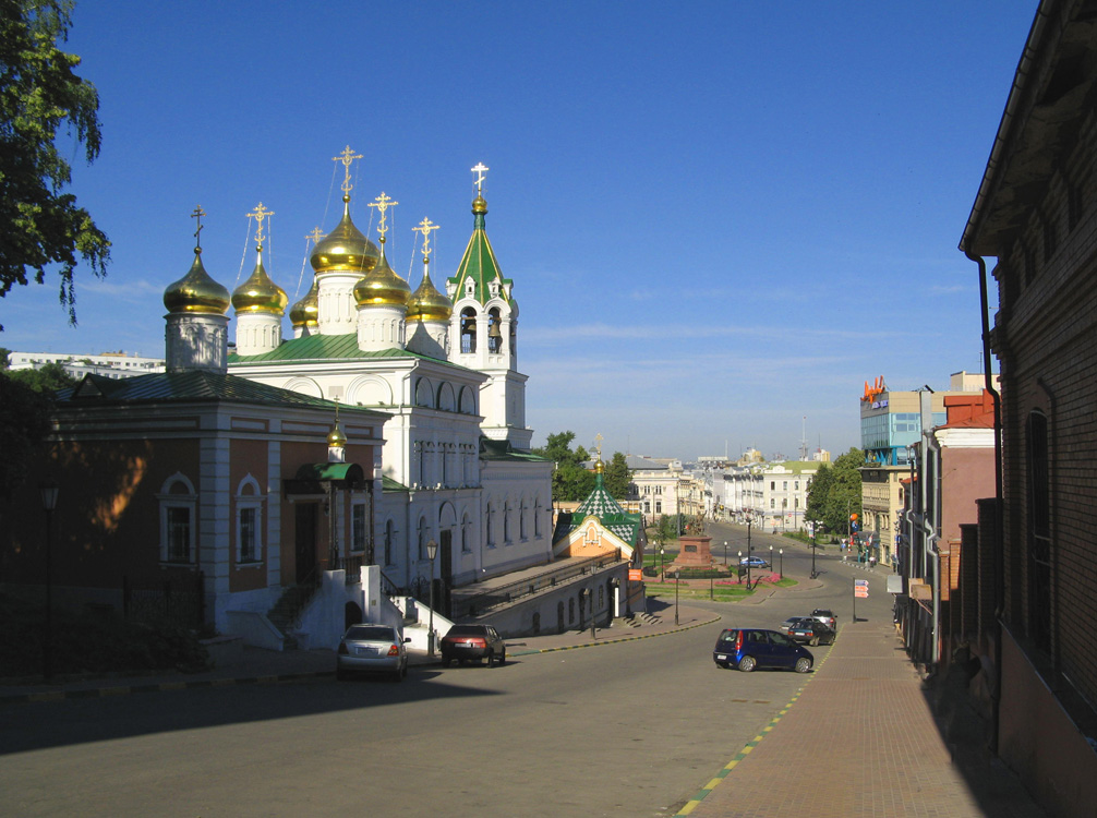 photo "Nizhny Novgorod. Descent from the Ivanovo Kremlin towers." tags: architecture, landscape, summer