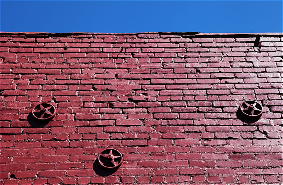photo "Blue sky and red stars" tags: fragment, 