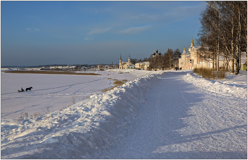 photo "Street along the river" tags: landscape, travel, Europe, winter