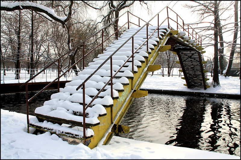 фото "White Arcade" метки: пейзаж, город, parks, Бухарест, вода, зима, мост, озеро