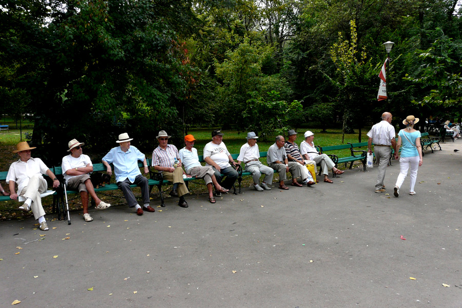 фото "Challenge seniors" метки: юмор, репортаж, parks, walk, Бухарест, люди