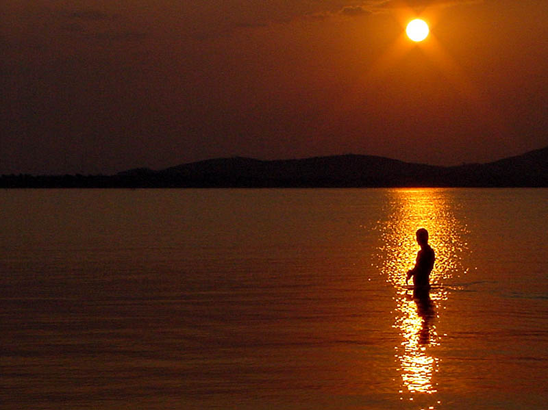 photo "Just walking" tags: landscape, sunset
